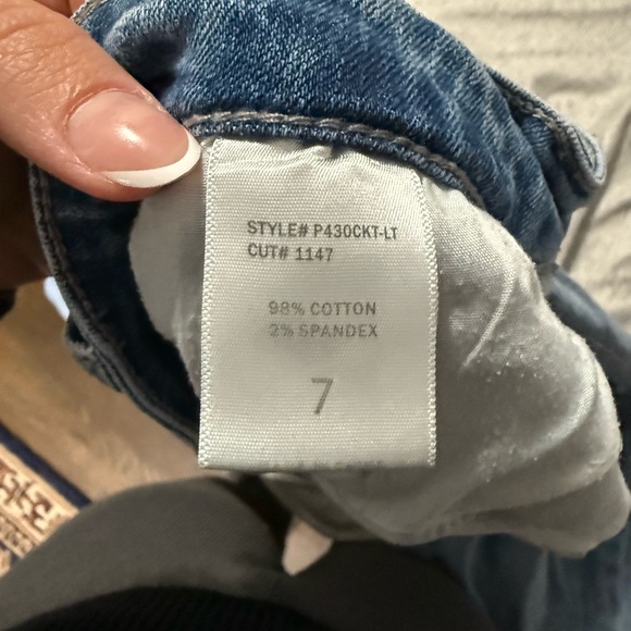 Pink Lily distressed boyfriend jeans - Picture 2 of 3